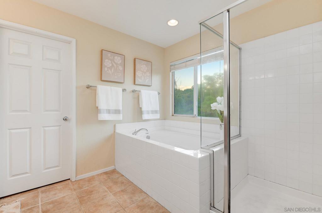 MLS #250039541SD image #24