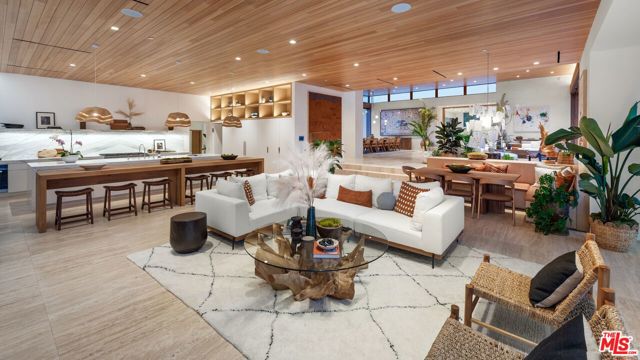 28837 Selfridge Drive, Malibu CA: https://media.crmls.org/mediaz/a88f0e28-a3c8-45be-94d5-c70bc6257da1.jpg