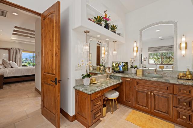 80675 Via Portofino, La Quinta CA: https://media.crmls.org/mediaz/a88f174a-2402-4ab9-9b1c-ef95128a06e7.jpg