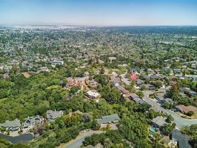 3642 Mcnulty Way, Redwood City CA: https://media.crmls.org/mediaz/a88f190e-f9f0-49bd-9272-0761272459c3.jpg