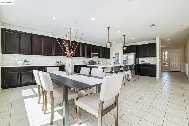 2776 Alves Ranch Rd, Pittsburg CA: https://media.crmls.org/mediaz/a88f3ced-3db1-4f33-8574-64dd86a2af7b.jpg
