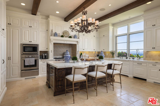 13961 Aubrey Road, Beverly Hills CA: https://media.crmls.org/mediaz/a8904f7d-cd09-4dd7-a2fc-d5561a563122.jpg