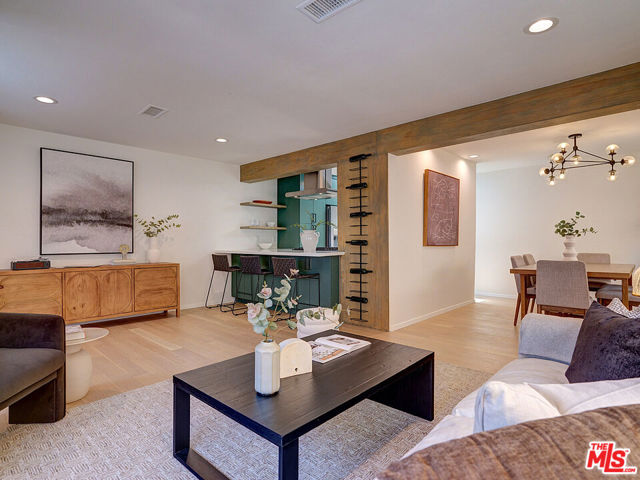 422 W Avenue 37, Los Angeles CA: https://media.crmls.org/mediaz/a890652a-bdc0-4736-9f35-f9845cdc0227.jpg
