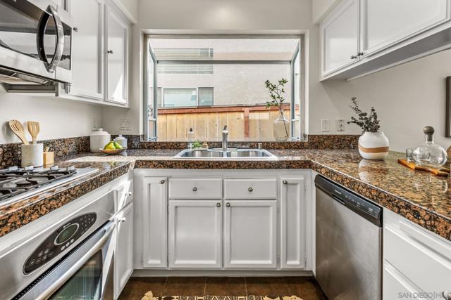 12177 Via Milano, San Diego CA: https://media.crmls.org/mediaz/a89067e6-b76c-42ae-854c-91490436013a.jpg