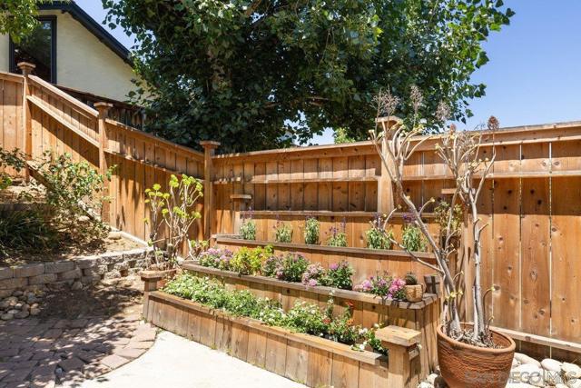 14102 Tricia St, Poway CA: https://media.crmls.org/mediaz/a8908df9-4361-4b42-9051-60a06cf6c226.jpg