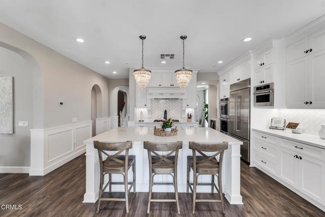 20752 Veneto Way, Porter Ranch CA: https://media.crmls.org/mediaz/a8909a81-46e1-4717-9307-e503b4d2e44f.jpg