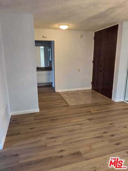 5334 N Lindley Avenue, Encino CA: https://media.crmls.org/mediaz/a890add9-5965-45bd-ab6a-0bfe35e509b2.jpg