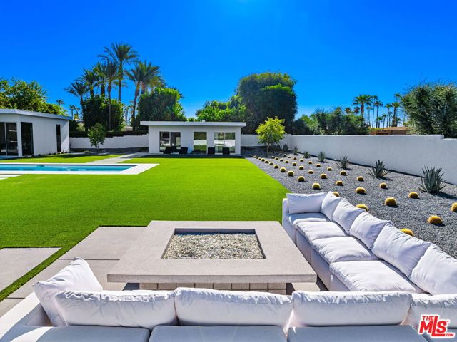 6 Big Sioux Road, Rancho Mirage CA: https://media.crmls.org/mediaz/a890c4ae-9776-4147-bf26-c34c27adfe9e.jpg