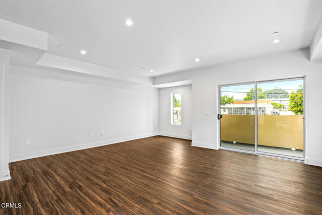 2000 Lake Avenue, Altadena CA: https://media.crmls.org/mediaz/a890cdd2-c6a1-4224-897d-c2026a7a4bc2.jpg