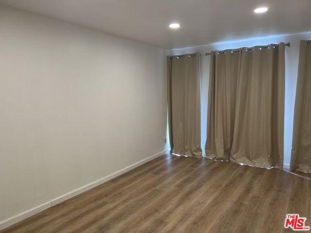 800 W 1st Street, Los Angeles CA: https://media.crmls.org/mediaz/a89108af-7edf-4e77-bd91-b7abf2a3db92.jpg
