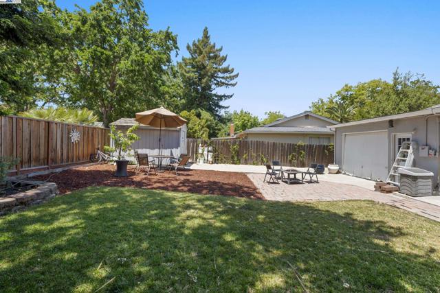 963 Getoun Dr, Concord CA: https://media.crmls.org/mediaz/a8912655-a77e-4e2c-b550-96f9ebd2976a.jpg