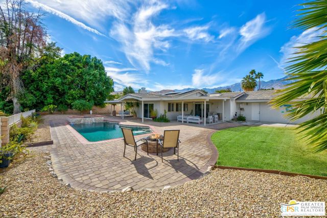 2002 S Bobolink Lane, Palm Springs CA: https://media.crmls.org/mediaz/a8915fa2-50af-4cc3-aa1c-72dbb4090c9c.jpg