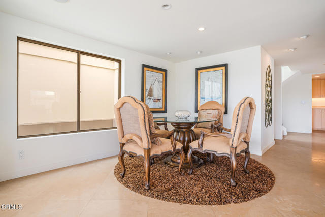 3300 Ocean Drive, Oxnard CA: https://media.crmls.org/mediaz/a8919baf-ff8c-4bb7-b9d1-166e45584be9.jpg