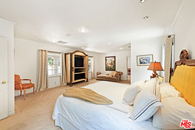 1148 COLDWATER CANYON Drive, Beverly Hills CA: https://media.crmls.org/mediaz/a89227ab-b4cb-4c2c-97fe-e36032544ec3.jpg