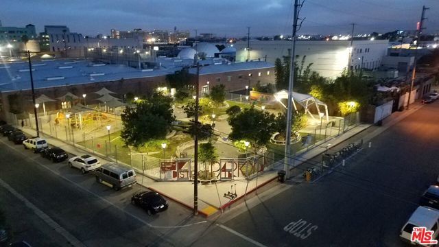 530 S Hewitt Street, Los Angeles CA: https://media.crmls.org/mediaz/a892c394-21f2-4f74-a450-b37802760cd8.jpg