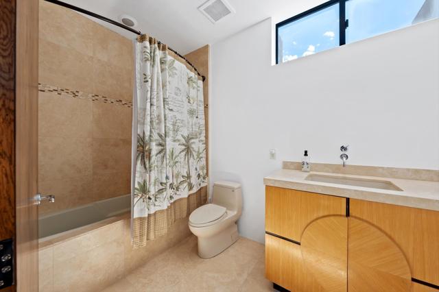 15 Buena Vista Court, Rancho Mirage CA: https://media.crmls.org/mediaz/a892c493-b57a-4e6c-a6d5-ad82ebf9bf1a.jpg