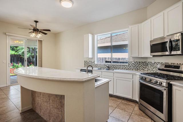 9712 Bovill Drive, Elk Grove CA: https://media.crmls.org/mediaz/a892e701-86f0-4617-ac6c-30af8e7584f5.jpg