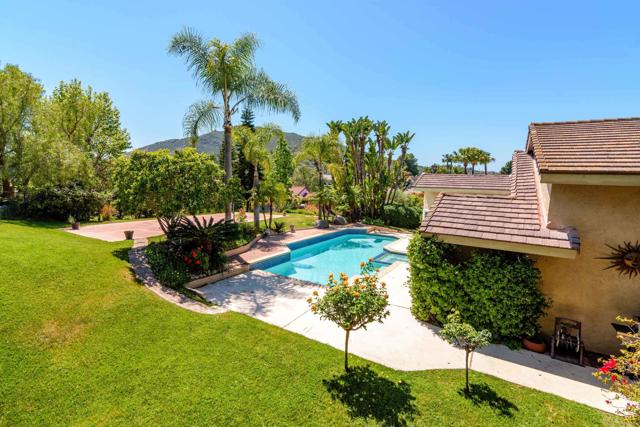 341 Pico De La Loma, Escondido CA: https://media.crmls.org/mediaz/a8937a7d-256c-4110-bccc-3db57e6c73bb.jpg