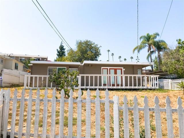 Detail Gallery Image 1 of 9 For 227 Hillside, Vista,  CA 92084 - 2 Beds | 2 Baths