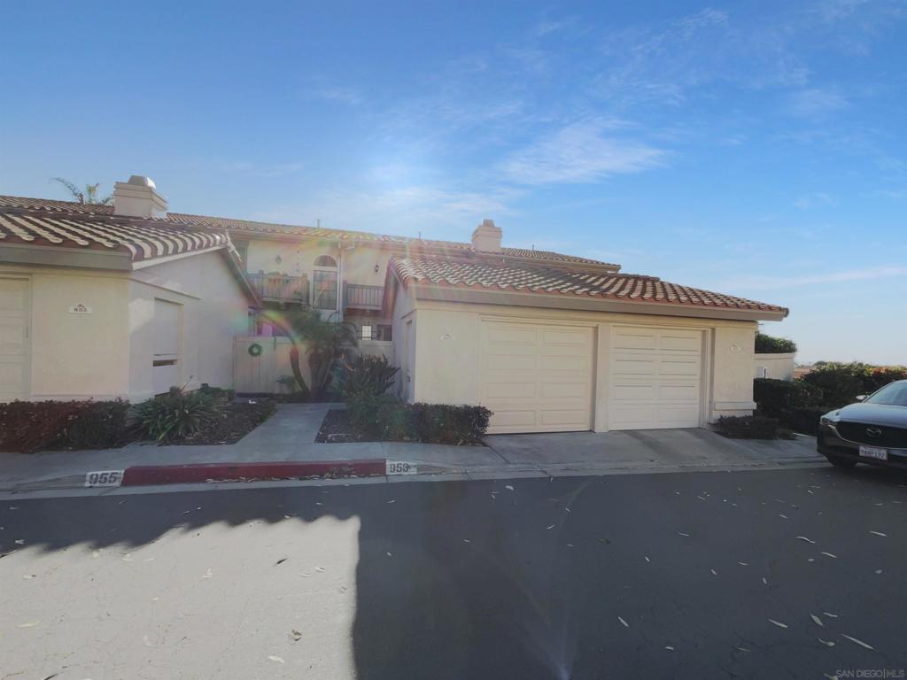 953 Boxwood Ct