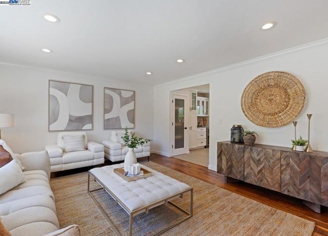 59 Arenas Ct, San Ramon CA: https://media.crmls.org/mediaz/a8944817-fba3-4bab-9a0d-8db06e4debbe.jpg