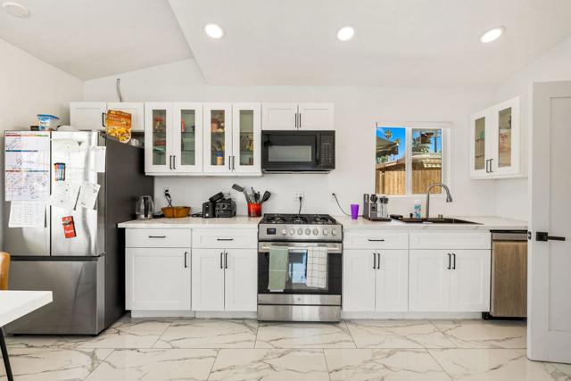 Image 7 of 9 For 44510 San Carlos Avenue 4