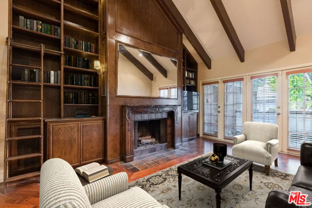 12386 Ridge Circle, Los Angeles CA: https://media.crmls.org/mediaz/a894cdb8-bf6c-455c-87fc-f105511de7a0.jpg