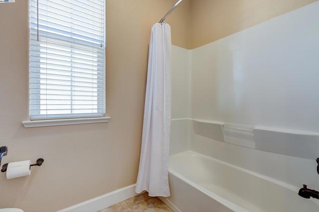 Image 37 of 60 For 2394 Amantea Way