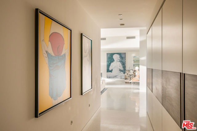 1645 Carla, Beverly Hills CA: https://media.crmls.org/mediaz/a896a4f7-7061-4dce-9990-9bde66bc24ee.jpg