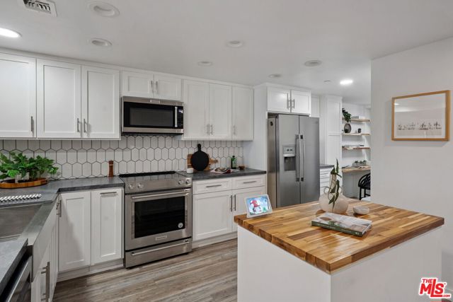 140 Ocean Park Boulevard, Santa Monica CA: https://media.crmls.org/mediaz/a896de1b-7a0f-4519-8315-a4c214fcf5d1.jpg