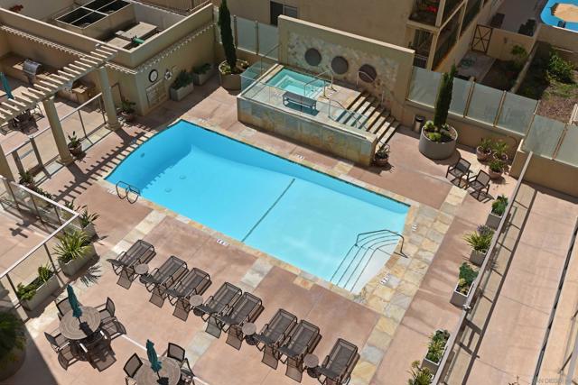 939 Coast Blvd. 5G, La Jolla CA: https://media.crmls.org/mediaz/a896e663-2293-4508-95cd-11127c568e4f.jpg