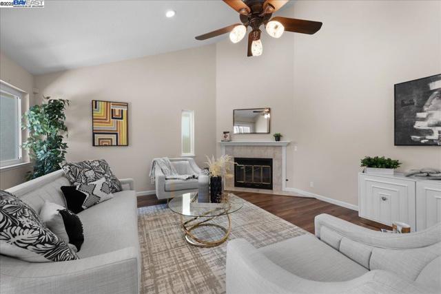 318 Lone Oak Dr, Pleasanton CA: https://media.crmls.org/mediaz/a896fb9f-467f-4372-bb7b-d0ae64f29e78.jpg