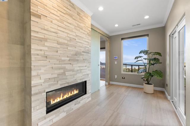 674 Corona Dr, Pacifica CA: https://media.crmls.org/mediaz/a8973b7f-a4d7-41bd-9b86-a3488ab8a8f9.jpg