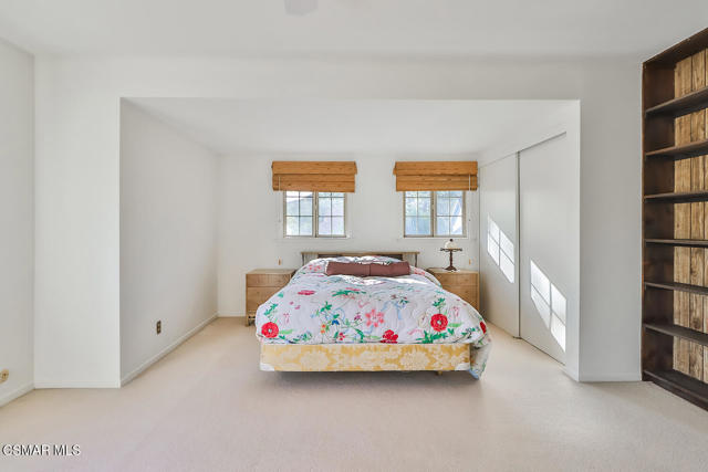 5260 Edgeware Drive, Calabasas CA: https://media.crmls.org/mediaz/a89741b7-4461-4956-9f62-e56862cd1df3.jpg