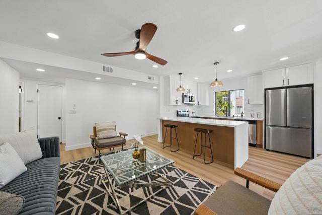 Detail Gallery Image 5 of 31 For 1915 via Las Palmas, National City,  CA 91950 - 2 Beds | 2 Baths