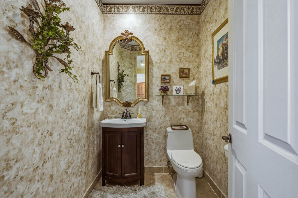https://media.crmls.org/mediaz/a89775b8-7f15-46e6-b19b-1c1a74b09dc1.jpg?preset=X-Large