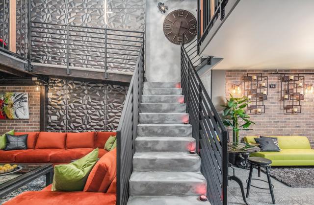 350 11Th Ave, San Diego CA: https://media.crmls.org/mediaz/a8985b0f-85a5-4450-8ff2-736e752507d7.jpg