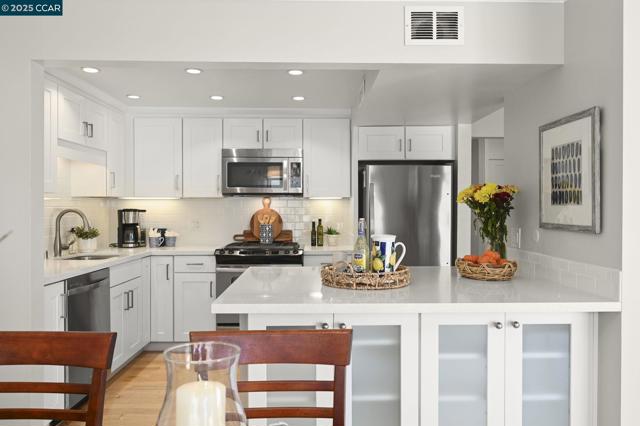 2000 Golden Rain Road, Walnut Creek CA: https://media.crmls.org/mediaz/a898fb99-9c8c-4224-ba3d-7f5fc10f547b.jpg