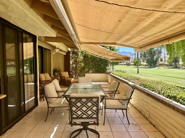 239 Santa Barbara Circle, Palm Desert CA: https://media.crmls.org/mediaz/a89910e1-80d4-4912-b140-9f4d7ea5ca8e.jpg