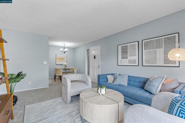 5319 Ridgeview Cir, El Sobrante CA: https://media.crmls.org/mediaz/a899a81d-ae3e-4e84-acf4-53c145077fef.jpg