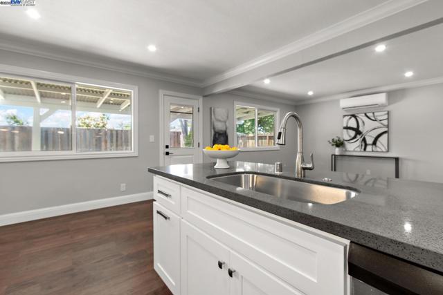 40167 Barbara St, Fremont CA: https://media.crmls.org/mediaz/a89a14d4-9247-4032-8b69-334a72290eb2.jpg