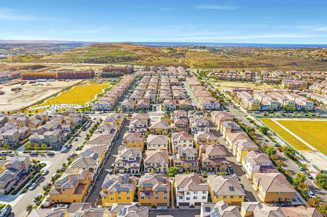 1716 Moon Orchid Ave, Chula Vista CA: https://media.crmls.org/mediaz/a89a4fc2-e719-4610-a668-58bb89b6d90d.jpg