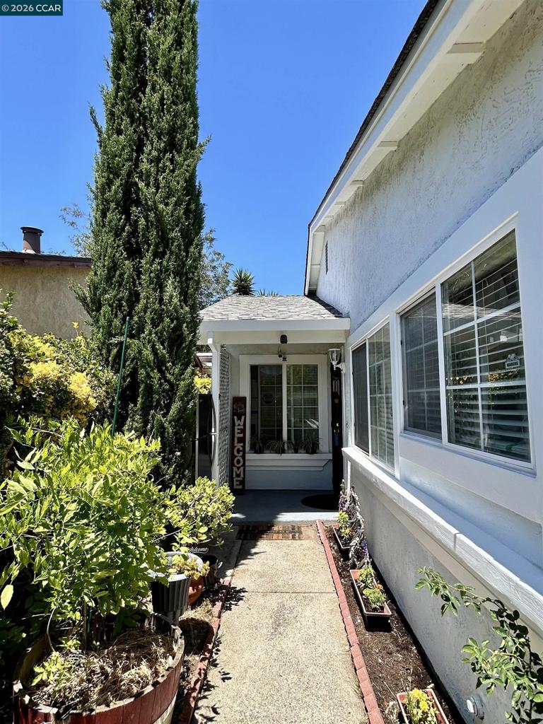 3504 Desanie Cir