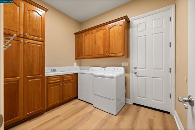 8702 Pasatiempo Circle, Roseville CA: https://media.crmls.org/mediaz/a89bfb1d-e822-4a37-abaf-3e6416f871b3.jpg