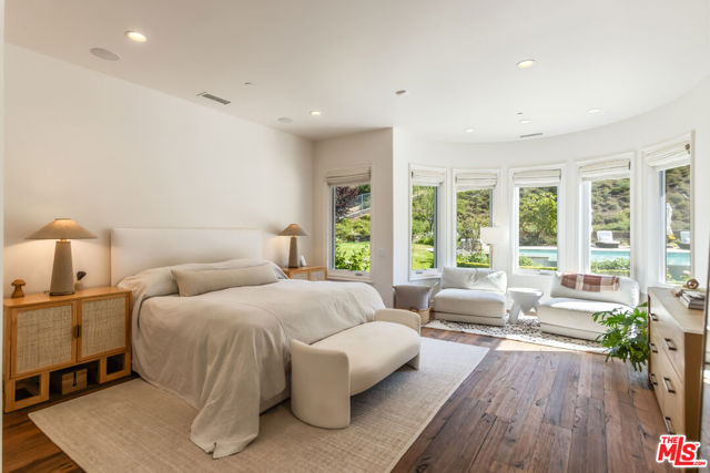 2052 Shadow Creek Drive, Agoura Hills CA: https://media.crmls.org/mediaz/a89bffb9-780a-413e-9171-40e4bb4d0dc3.jpg