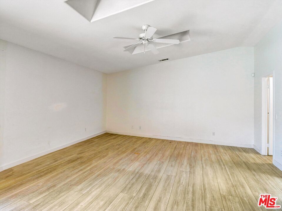 MLS #25594941 image #17