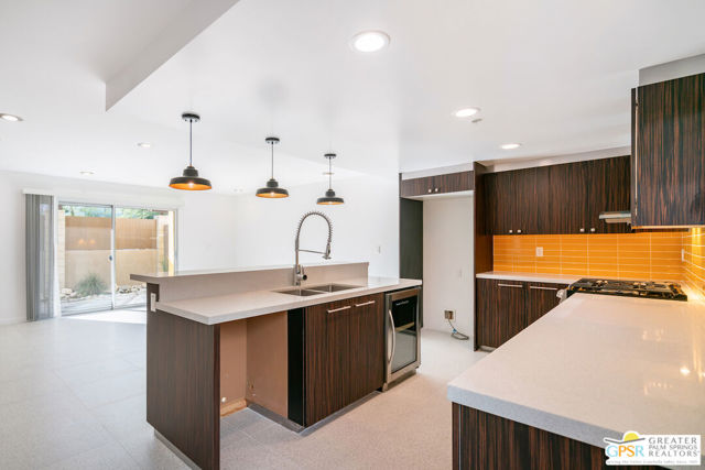 588 E San Lorenzo Road, Palm Springs CA: https://media.crmls.org/mediaz/a89cdf91-4841-4ac8-8512-579619c90e6b.jpg