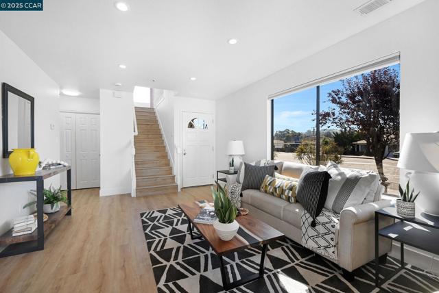 22095 Betlen Way, Hayward CA: https://media.crmls.org/mediaz/a89d0bd7-7990-4c9a-bbb4-5c82b8ccdc2c.jpg