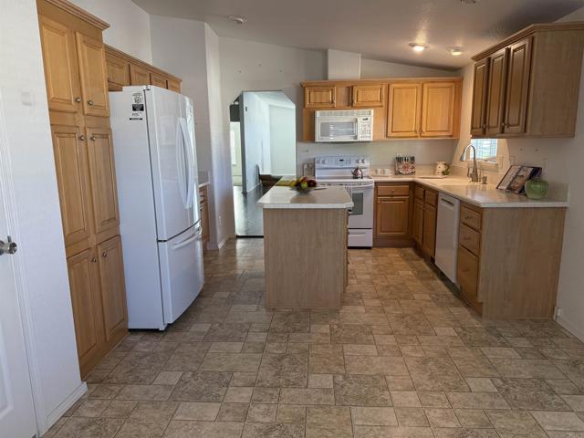 Detail Gallery Image 5 of 32 For 1401 El Norte Pkwy Spc 174,  San Marcos,  CA 92069 - 2 Beds | 2 Baths