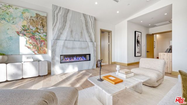 9153 Janice Place, Beverly Hills CA: https://media.crmls.org/mediaz/a89e1f84-ab33-4f82-aa99-69bfc2830f5a.jpg